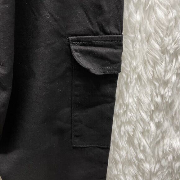 NWT Almost Famous Cargo Joggers Black Size M Bow Detail at Ankles - Picture 5 of 6